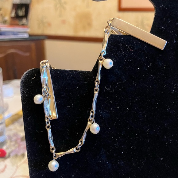 THREE STUNNING SWEATER CLIPS - Picture 3 of 8